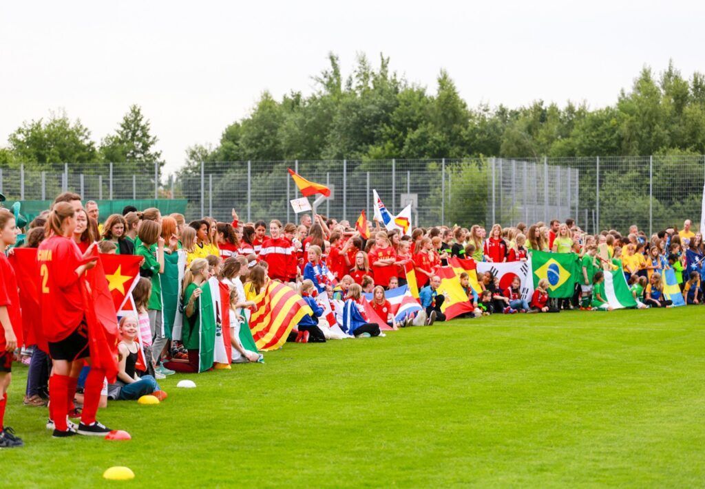 Åbningsceremoni ved fodboldturnering i udlandet