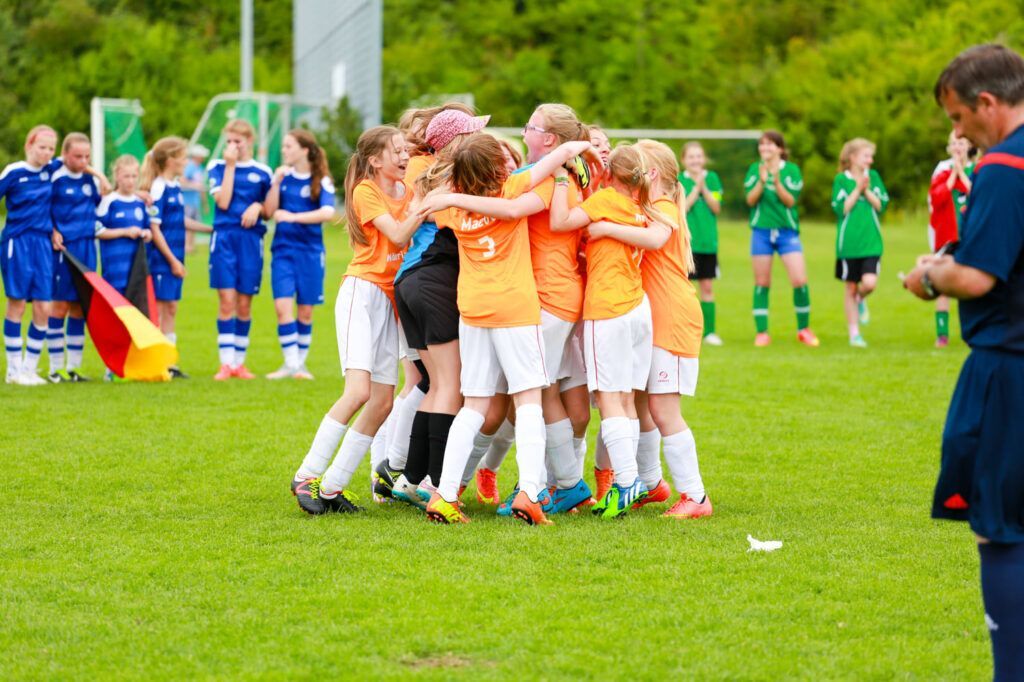 Kampråb inden fodboldkamp ved fodboldstævne i udlandet